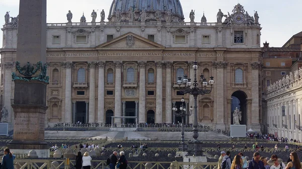 La vue de la basilique Saint-Pierre, Rome, Vatican, Italie. — Photo