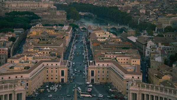 Vista superior da paisagem urbana do Vaticano e de Roma, hora do pôr do sol — Fotografia de Stock