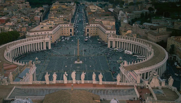 Vista dall'alto del Vaticano e di Roma, ora del tramonto — Foto Stock