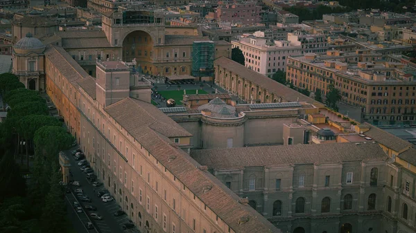 Vista superior da paisagem urbana do Vaticano e de Roma, hora do pôr do sol — Fotografia de Stock