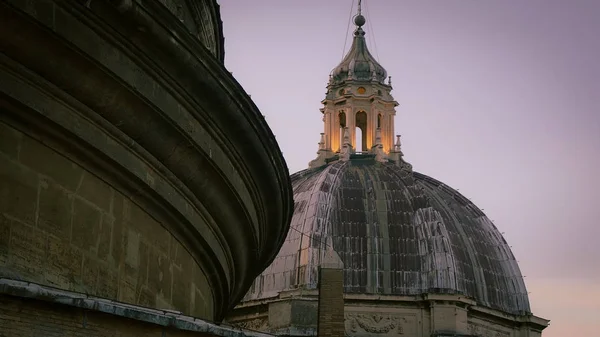 A cúpula vista da Basílica de São Pedro, Roma, Vaticano, Itália . — Fotografia de Stock