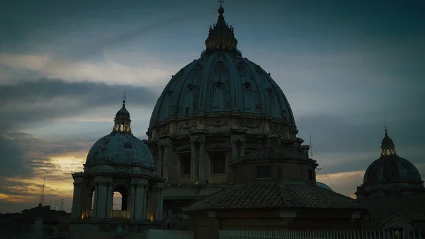 A cúpula vista da Basílica de São Pedro, Roma, Vaticano, Itália . — Fotografia de Stock