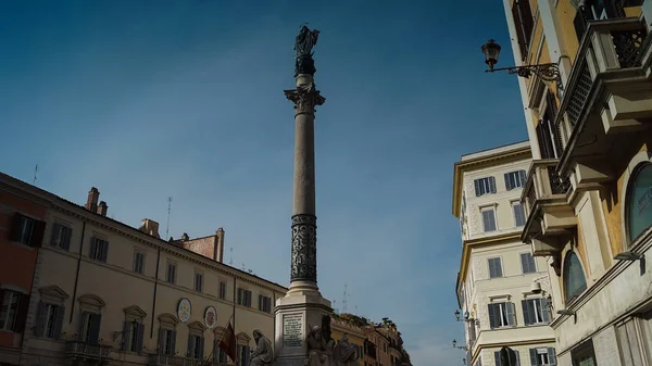 La famosa plaza de los escalones españoles en Roma, Italia — Foto de Stock