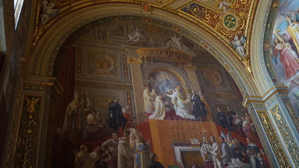 VILLE DU VATICAN, VATICAN, vers 2017 : intérieurs et détails architecturaux avec peinture et sculptures du musée du Vatican , — Photo