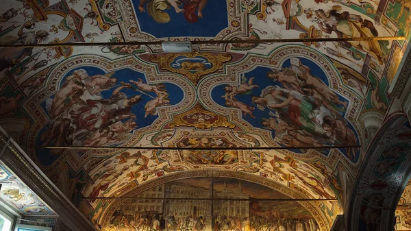 Vatikán, Vatikán, cca 2017: interiéry a architektonické detaily malby a sochy Vatikánská muzea, — Stock fotografie