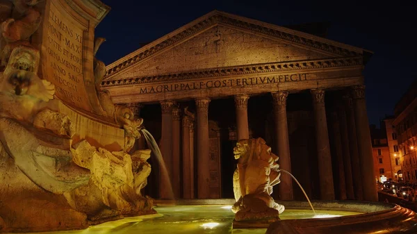 罗马, 意大利-万神殿前的喷泉 — 图库照片