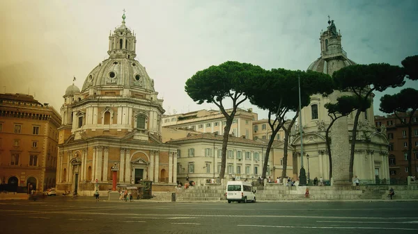 Vista para a rua Via dei Fori Imperiali em Roma, Itália . — Fotografia de Stock