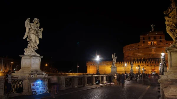 Vista sobre el famoso castillo de San Ángel en Roma, Italia . — Foto de Stock