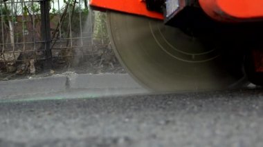 İşçi kesim asfalt yol, yakın