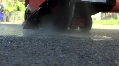İşçi kesim asfalt yol, yakın