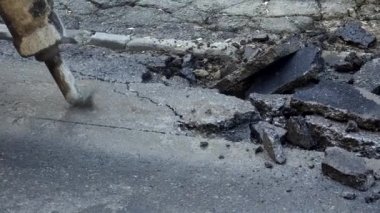 İşçi kesim asfalt yol, yakın