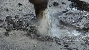 İşçi kesim asfalt yol, yakın