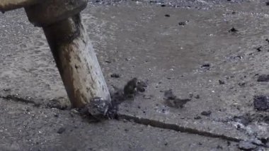 İşçi kesim asfalt yol, yakın