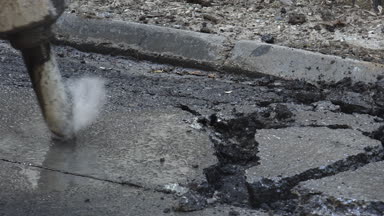 İşçi kesim asfalt yol, yakın