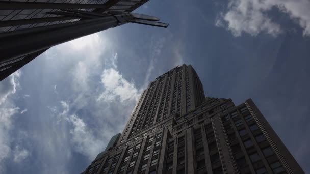 Zwaar Verkeer Smalle Straten Van Manhattan Buurt Van Patrick Cathedral — Stockvideo