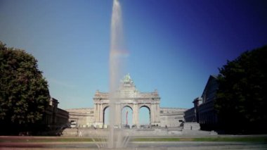 Cinquantenaire ve Triumphal Kemeri (Zafer Takı) Cinquantenaire park manzaralı. Belçika 'nın ünlü mimari simgesi, Bruxelles, Avrupa' daki anıt.