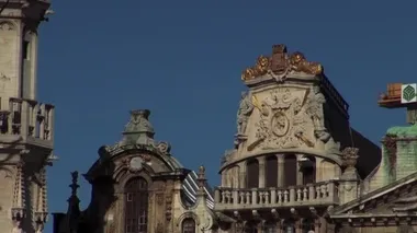 Turistler Brüksel 'de Grand Place' i doldurdular; gerçek zamanlı olarak büyüyorlar