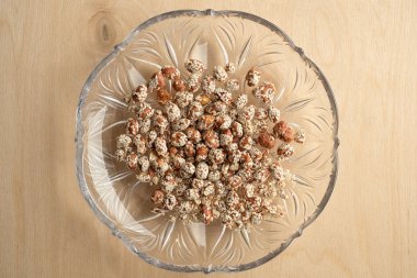 Susam sırla gevrek karamelize fıstık