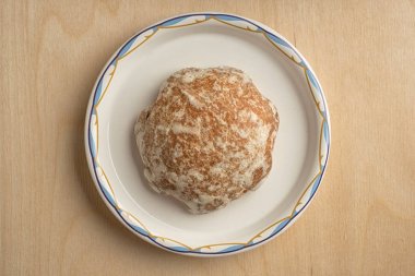 gingerbread bir plaka üzerinde