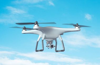 Beyaz dron quadrocopter 