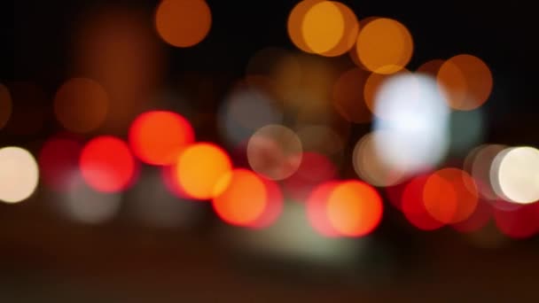 Şehir trafiği Bokeh ve ışıkları günbatımı — Stok video
