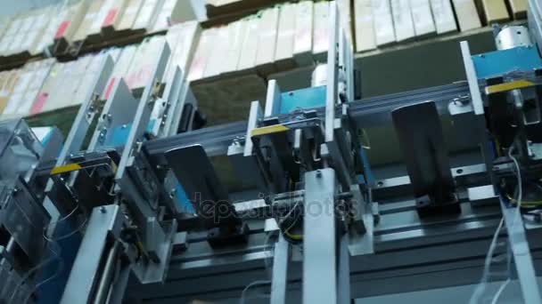 Automatische Bedienung der Maschine im Werk — Stockvideo