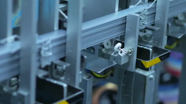 Automatische Bedienung der Maschine im Werk — Stockvideo