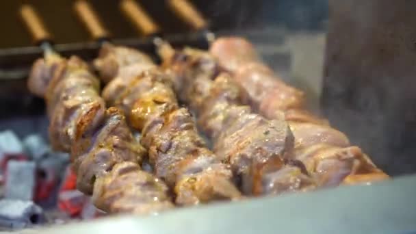 Comida Deliciosa Embutidos Carne Parrilla Aceite Prepárate Casa Cocina — Vídeo de stock