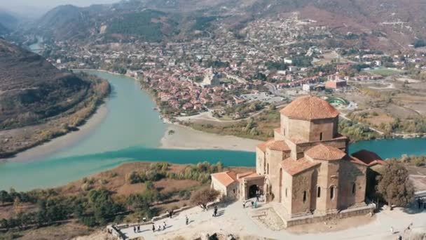 Holy Trinity Cathedral Tbilis Span Mountains Georgia City Kazbegi Fly — Stock Video