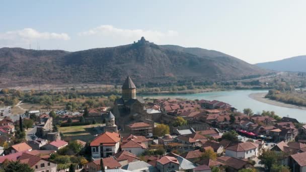 Katedra Trójcy Świętej Tbilis Span Górach Gruzji Miasto Kazbegi Leć — Wideo stockowe