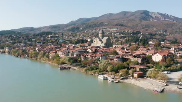 Katedra Trójcy Świętej Tbilis Span Górach Gruzji Miasto Kazbegi Leć — Wideo stockowe