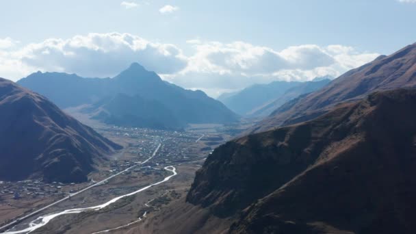 Catedral Santísima Trinidad Tiflis Span Las Montañas Georgia Ciudad Kazbegi — Vídeo de stock