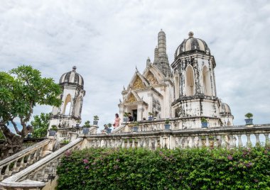 10 Ekim 2016 - Petchaburi, Tayland: Phra Nakorn Khiri Tarih Parkı veya Khao Wang, Sarayı üst kısmında üç Dağları. Vejyan Vichian Prasart taht, Khao Wang üzerinde birçok mimari bu.