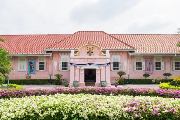Ratchaburi Ulusal Müzesi, Tayland, Ulusal Müzesi dallardan birine nehir kenarında bulur. Eski Belediye Binası yerdi. Halka açık bir yerde herkes Yerel Tarih öğrenmek için.