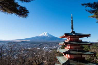 Chureito pagoda ve Fuji Dağı'nın bakış kışın.