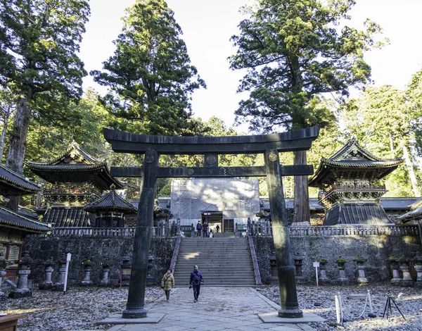 Dic 6, 2016 - Nikko, Japón: Toshogu santuario sintoísta, entrada al templo interior . — Foto de Stock