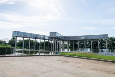 12 Haziran 2017 - Ratchaburi, Tayland: Dışında Octospider restoranı Pasaya fabrika çıkış içinde yer alır. Eşsiz ve olağanüstü tasarım.