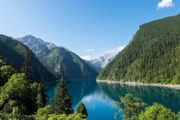 Jiuzhaigou Temmuz sırasında birçok ünlü göller uzun göl.
