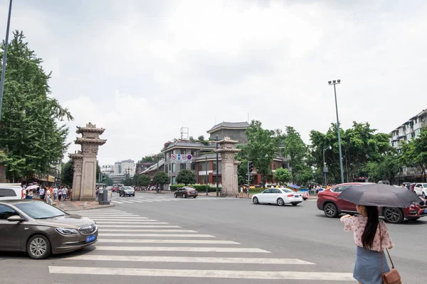 20 Temmuz 2017 - Chengdu, Çin: ikiz Polonyalılar Chengdu şehir merkezinde Romance üç krallığın hakkında yazdı.