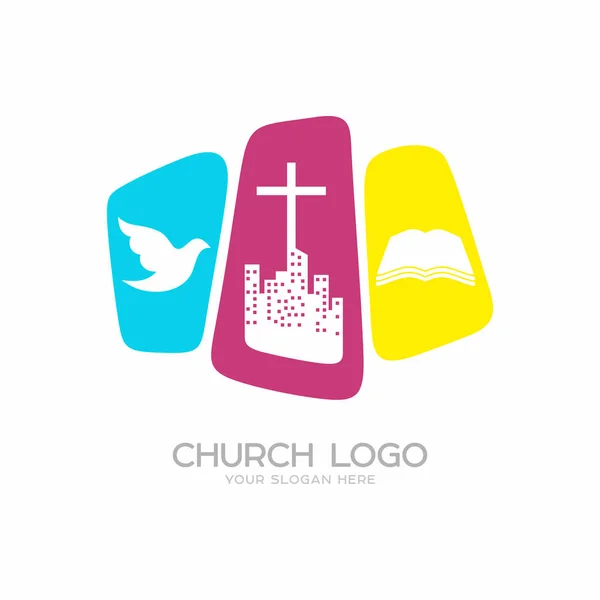 Kostel logo. Křesťanské symboly. Město a kříž Ježíše Krista, holubice - Ducha svatého a Bible. — Stockový vektor