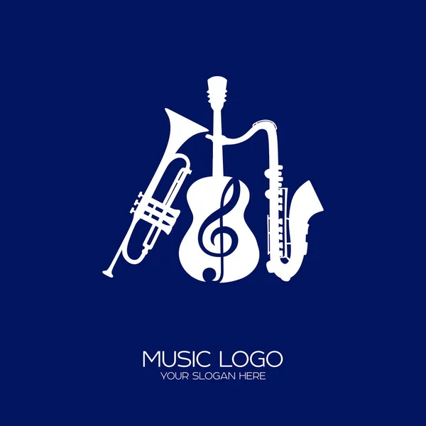 Muzikale Logo Gitaar Verweven Met Een Verdrievoudiging Clef Trompet Saxofoon — Stockvector