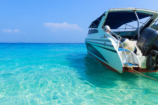 Schnellboot auf dem Meer — Stockfoto