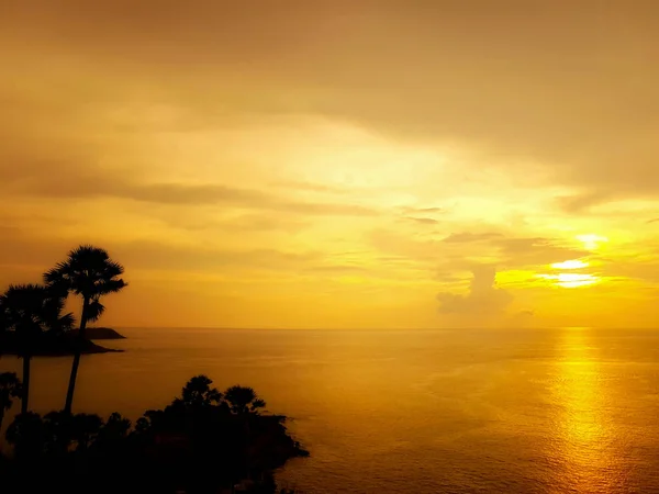 Hermosa puesta de sol en el mar — Foto de Stock