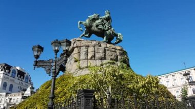 Anıt Bohdan Khmelnytsky'e 1888 yılında inşa edilmiş. Kyiv, Kiev, Ukrayna