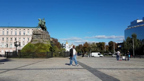 Monument van Bohdan Khmelnytsky. Kiev, Kiev, Oekraïne — Stockvideo