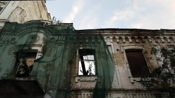 Broken building under reconstruction. Kiev, Ukraine — Stock Video