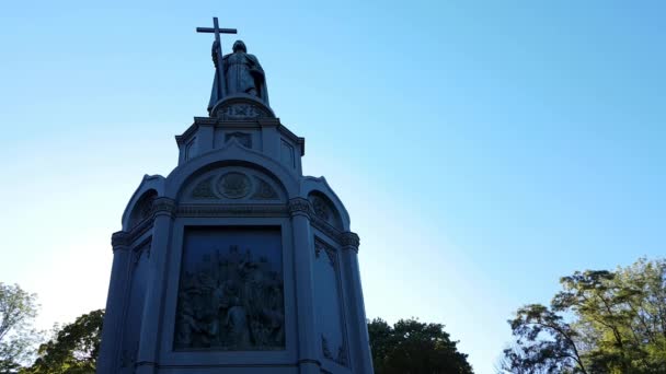 Памятник Святому Владимиру Владимиру. Киев, Украина — стоковое видео