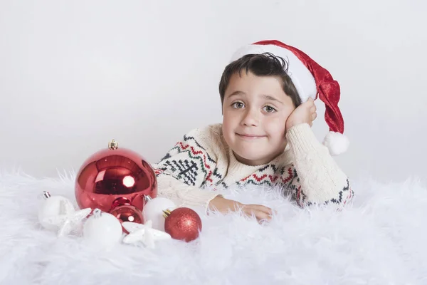 Pequeño niño sonriendo en Navidad — Foto de Stock