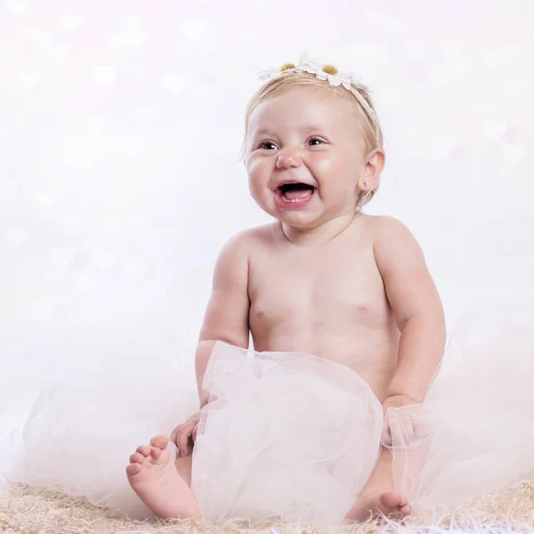 Bebé feliz, bebé sonriente en pañal —  Fotos de Stock