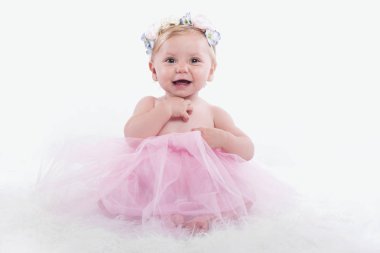 komik bebek çiçek çelenk ile. Bebek kız Prenses kostüm ve pembe tutu
